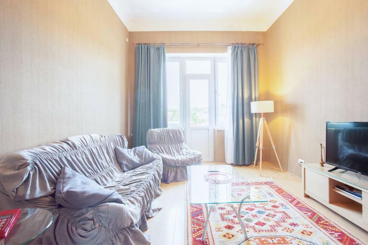 Wehost Apartment On A Colorful Street Tiflis Exterior foto