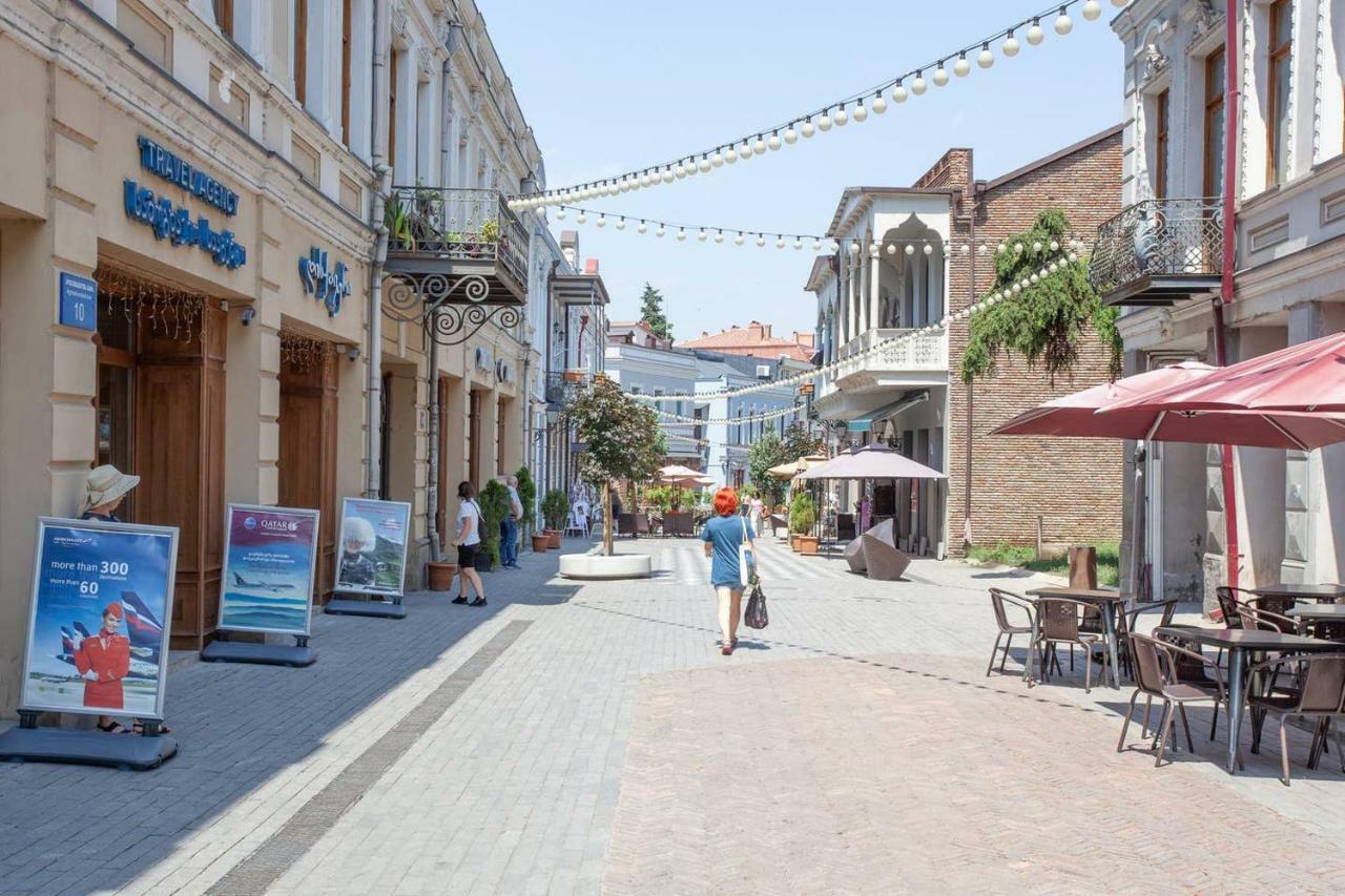 Wehost Apartment On A Colorful Street Tiflis Exterior foto