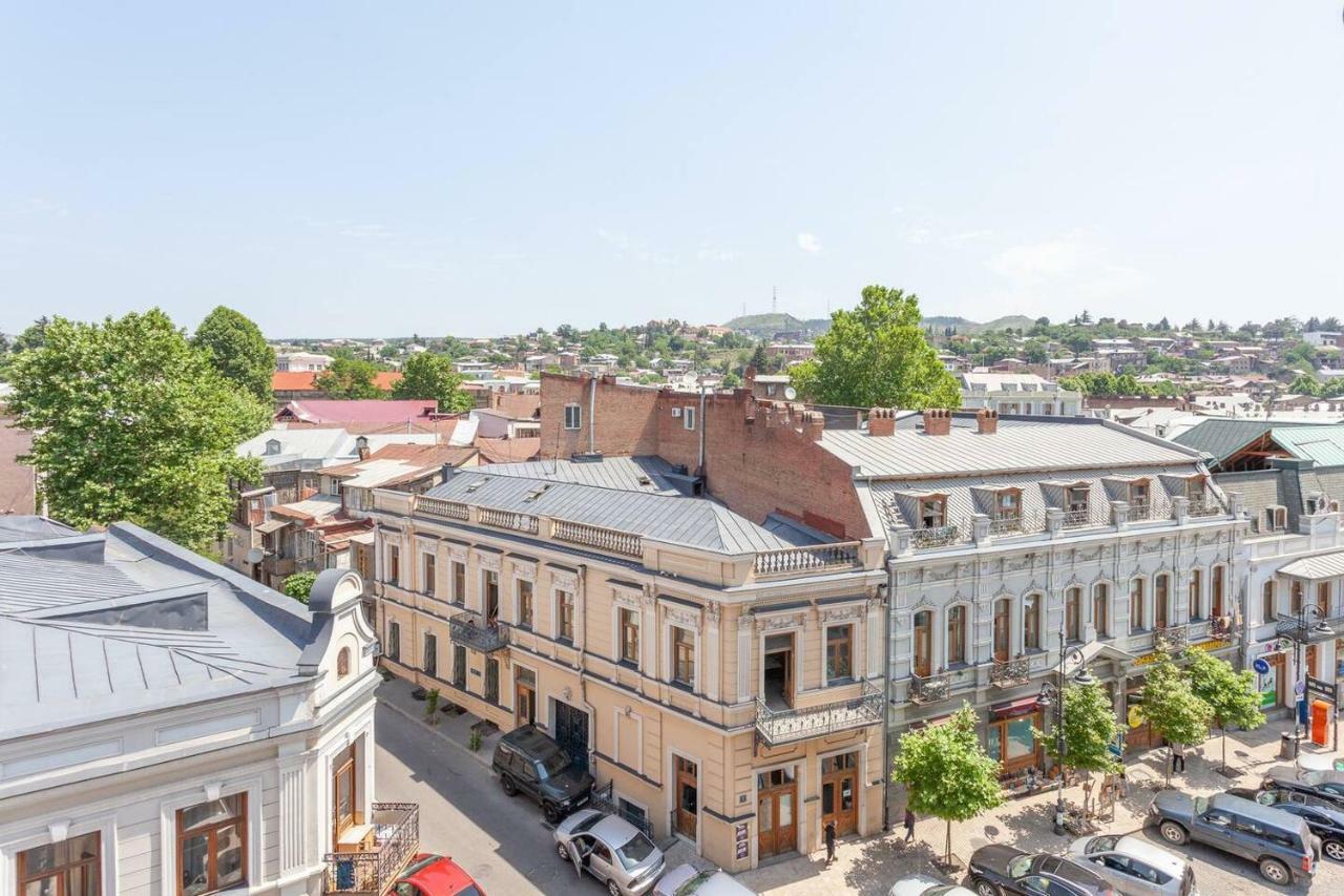 Wehost Apartment On A Colorful Street Tiflis Exterior foto